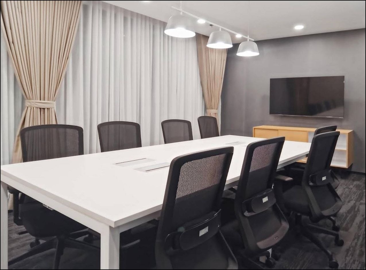 Regus — i2 Building workspace view 6